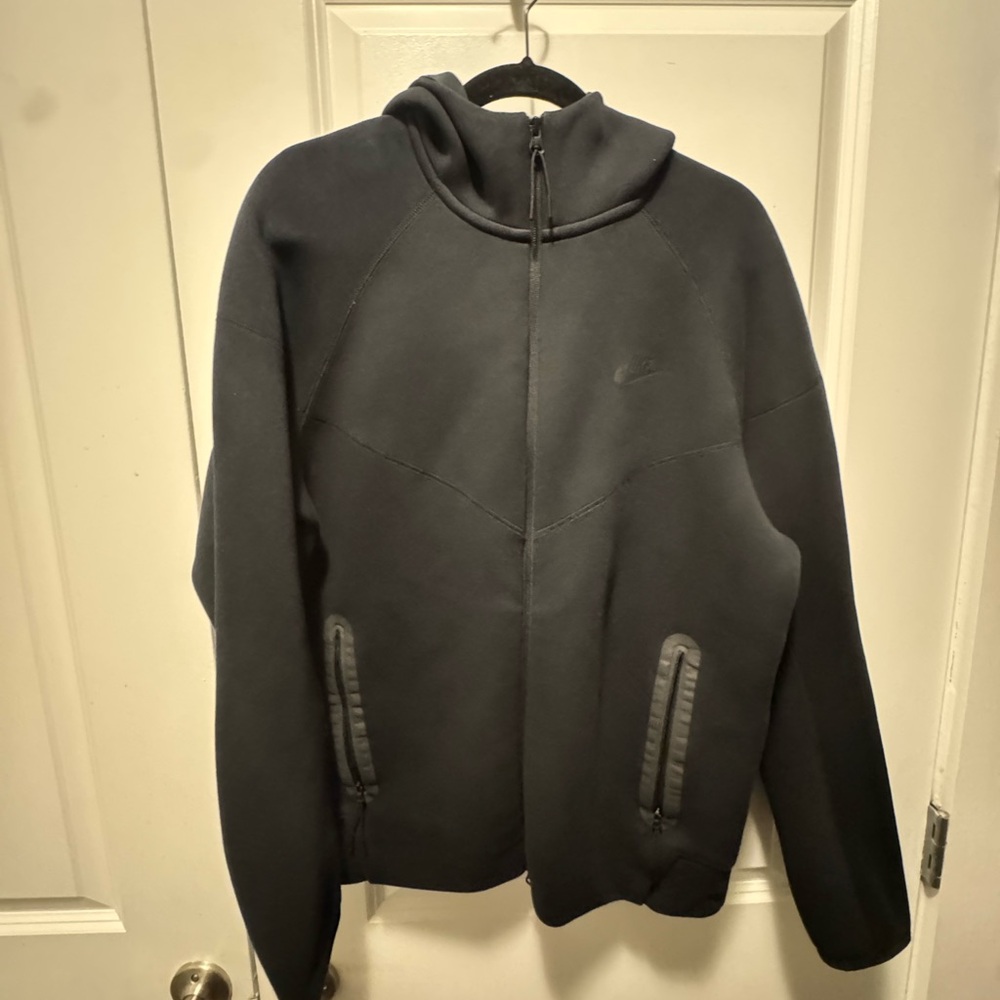 Nike Men’s Fleece Tech Black Hoodie large